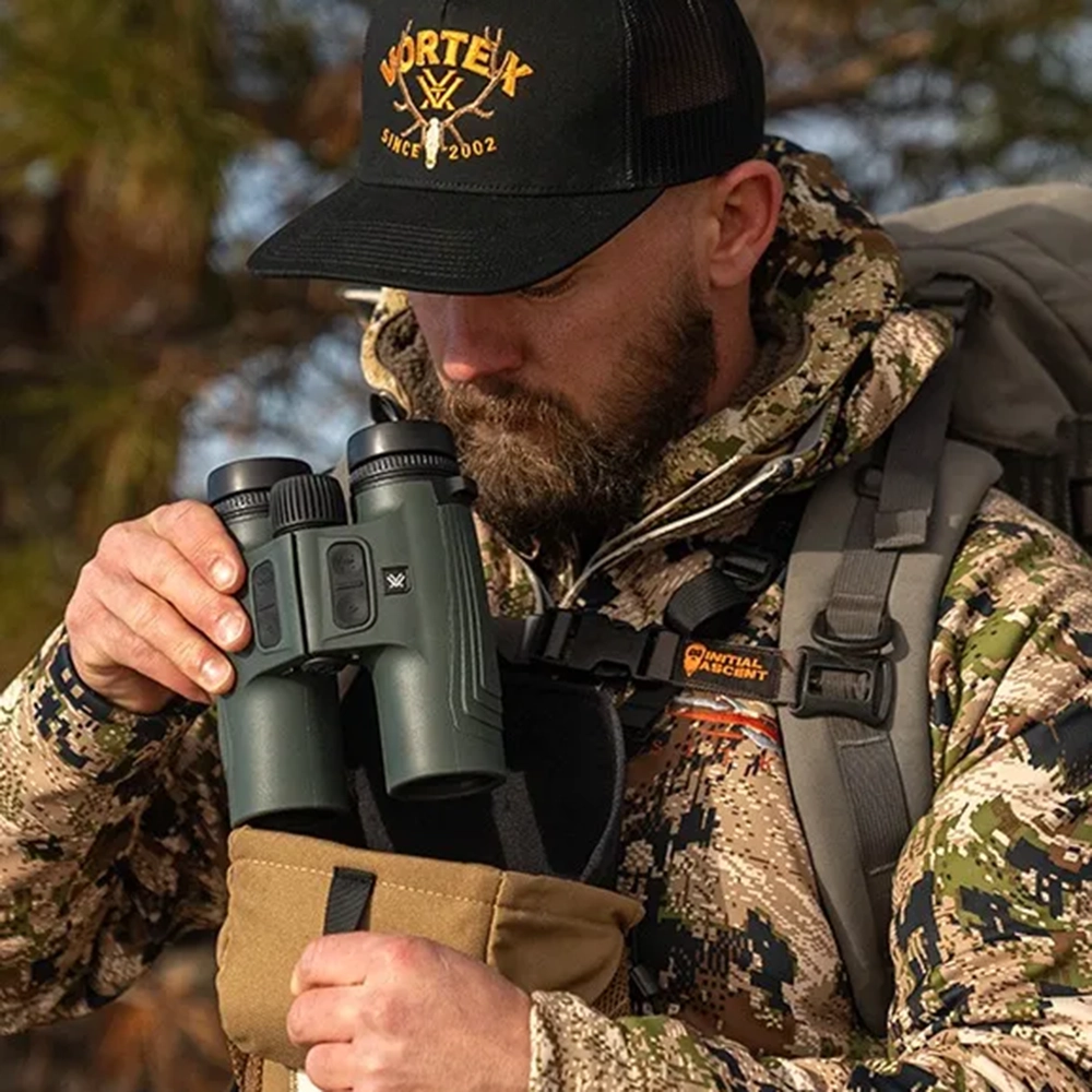 Talon 10x42 Lifestyle 1