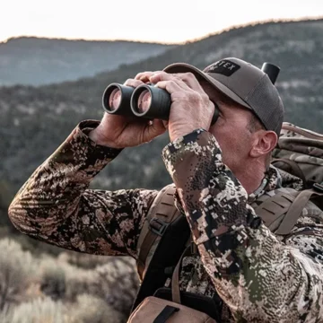 Talon 10x42 Lifestyle 2
