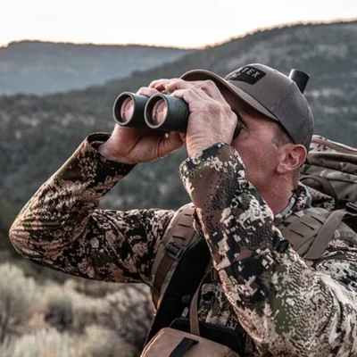 Talon 10x42 Lifestyle 2