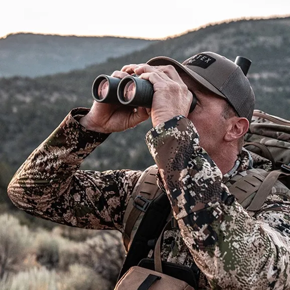 Talon 10x42 Lifestyle 2